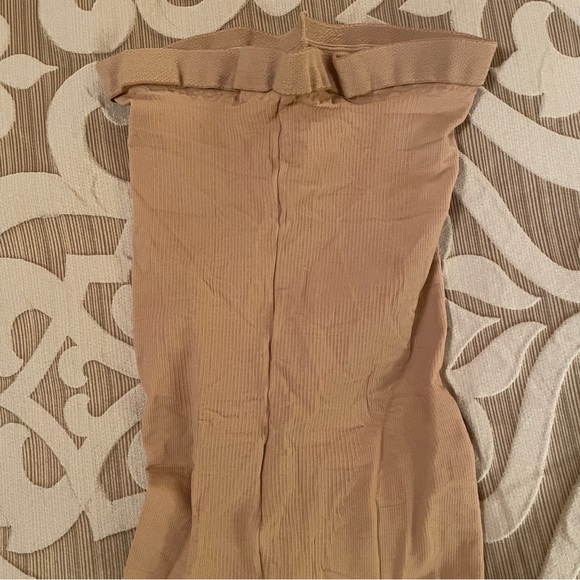 ASSETS Red Hot Label by SPANX
Women's Super Control High-Waist Mid-Thigh 3 - Picture 3 of 7